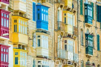 De nombreux balcons colorés maltaises