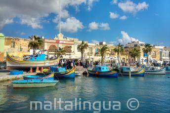 Bateaux dans un village de pêcheurs à Malte