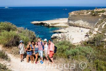 Les étudiants d'anglais visitent St Peter's Pool, Malte