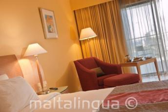Une chambre de luxe à l'hôtel Le Meridien, Malte