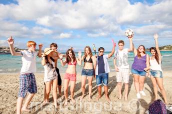 Des étudiants à la plage