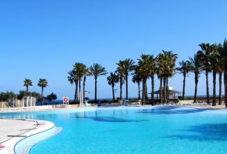 Piscine avec vue sur la mer du Hilton Malte