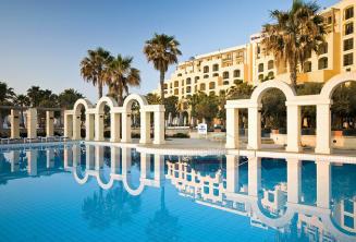 La piscine extérieur du Hilton à St Julians, Malte