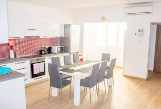 Cuisine et salle à manger de l'appartement de l'école