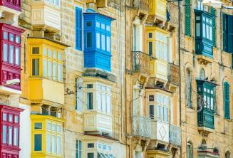 De nombreux balcons colorés maltaises