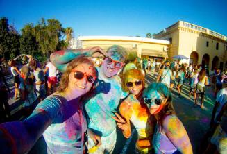 Fête des couleurs Holi à St Julian's